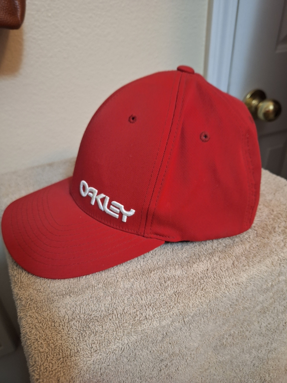 Oakley Red Curved-Brim Logo Cap